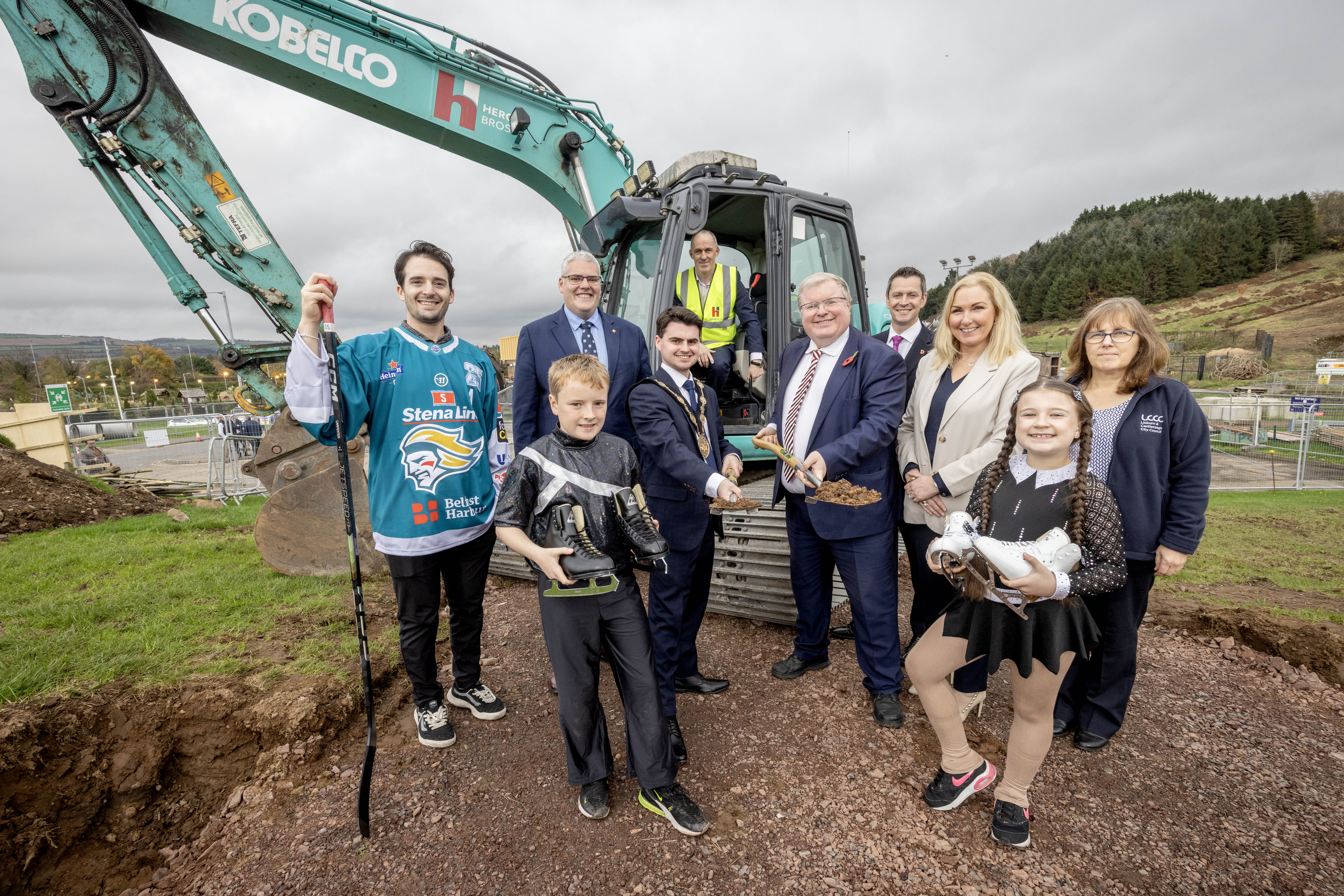 L to R: Jeff Baum, Belfast Giants Player; Johnny Gilmore, Figure Skater; Gavin Robinson, MP; Cllr Kurtis Dickson, Mayor; Karl McKillop, Construction Director, Heron Bros; Cllr Jonathan Craig, Chair of Communities and Wellbeing Committee; David Burns, LCCC Chief Executive; Louise Moore, LCCC Director; Sienna Hooper, Figure Skater; Alison Davidson, long serving Member of staff at the Ice Bowl.  